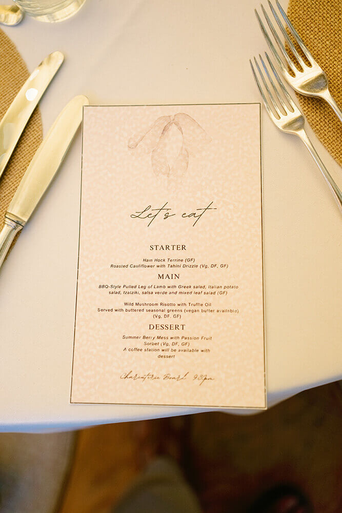 Hessian and sage linen table styling with honeyed tones